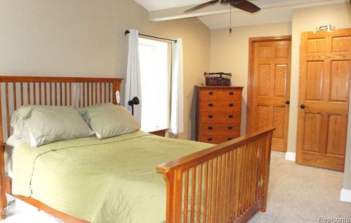 3322 Emmons Ave, Rochester MI 48307-5515 exterior