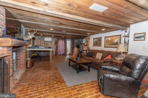 265 Old State Rd, Limerick PA 19468-3214 exterior