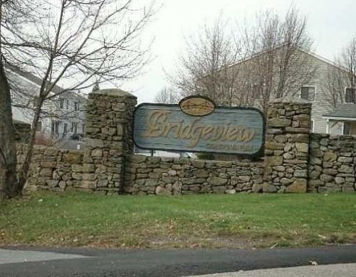 66 Girard Ave, Middletown RI 02840-1100 exterior