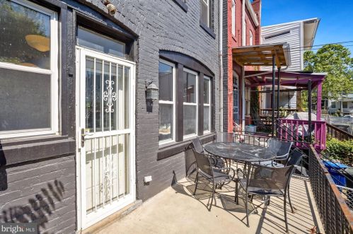 1933 Smt Pl, Washington DC 20002-1353 exterior