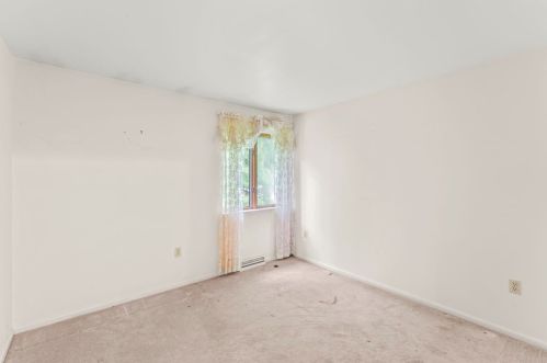 226 Pine Ct, Pittsburgh PA 15239-1953 exterior