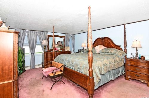 273 Essex St, Babylon NY 11704-2108 exterior