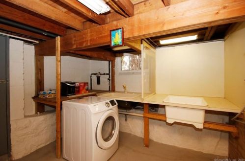 21 Coppola Ter, Derby CT 06418-1103 exterior