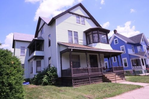 121 Princeton St, Springfield, MA 01109-3438