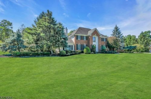 3 Presidents Dr, Bridgewater, NJ 08807-6102