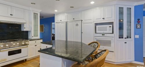 1925 Foxmoor Cir, Sandy UT 84092-5265 exterior