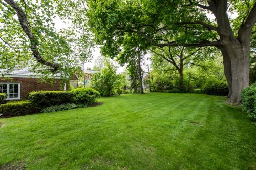 1114 Douglas Ct, Waukegan IL exterior