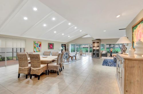 24 Gln Dr, Boynton Beach FL 33436-6208 exterior