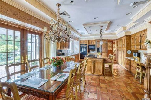 29 Arista Dr, Huntington Station NY 11746-4912 exterior