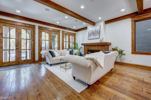 2732 Marshfield Ave, Chicago IL 60614-1016 exterior