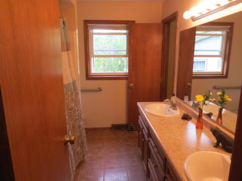 430 Oakleigh Rd, Grand Rapids MI 49504-4605 exterior