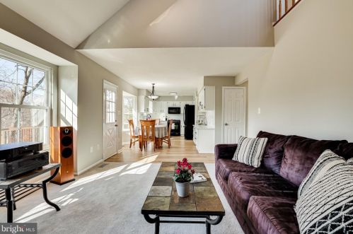 3008 Emerald Chase Dr, Herndon VA 20171-2334 exterior