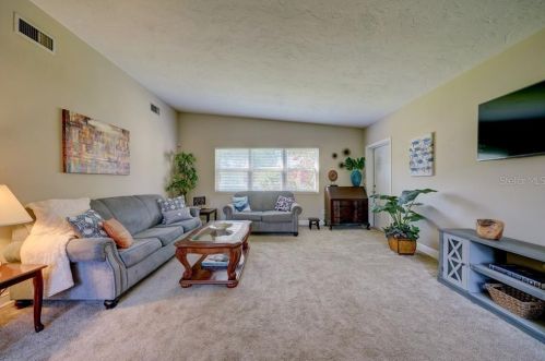 825 Riv Dr, Tampa FL 33617-7864 exterior