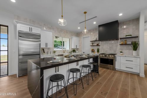 6841 12th Ave, Phoenix AZ  85013-1021 exterior