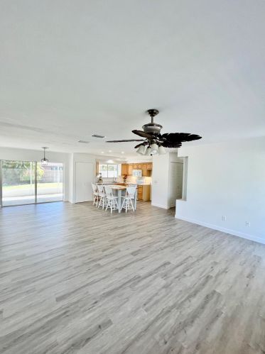 592 Whitmore Dr, Fort Pierce FL  34984-4570 exterior