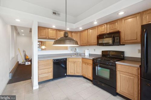 131 Greenwich St, Philadelphia PA 19147-6023 exterior