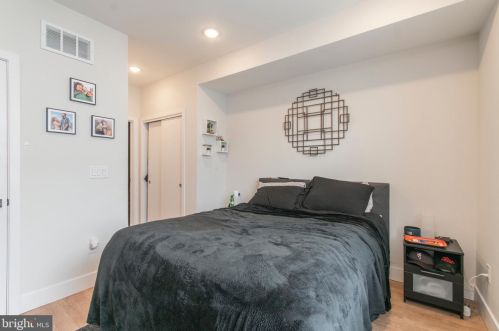 1958 8th St, Philadelphia PA 19122-2023 exterior