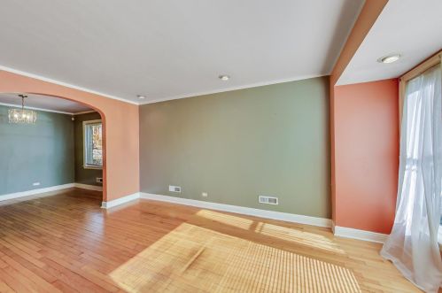 8908 Dorchester Ave, Chicago IL 60619-7005 exterior