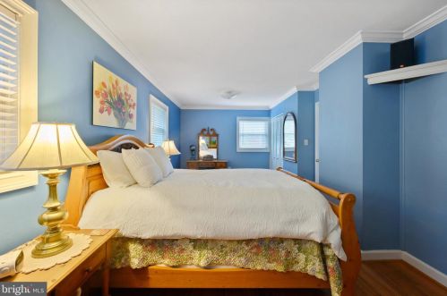 1803 Cool Spg Dr, Alexandria VA 22308-1630 exterior