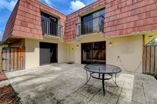 311 Live Oak Ln, Boynton Beach FL 33436-7107 exterior