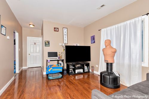 806 Lenox Ave, Waukegan, IL 60085-7438