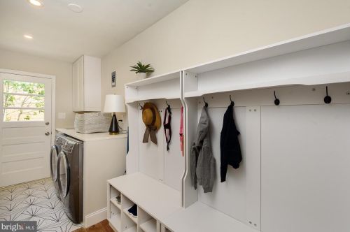 1209 Forestwood Dr, Mc Lean VA  22101-2603 exterior