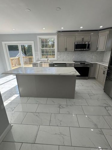 77 Prospect Hill Rd, Windsor CT  06095-1642 exterior