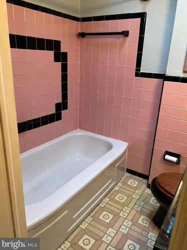 202 Stratford Rd, Manor PA 19036-1641 exterior