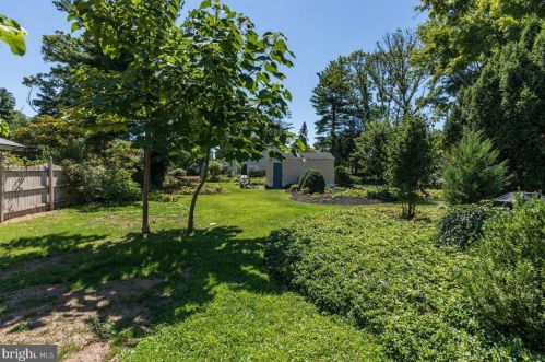 2 Riverside Dr, Princeton NJ 08540-4017 exterior