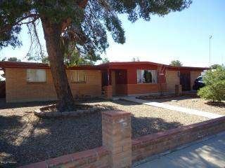 7830 Dogwood St, Tucson, AZ 85730-4207