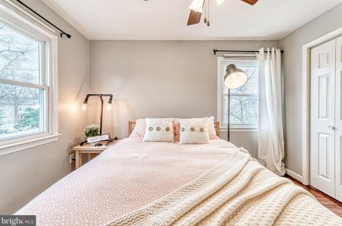 5637 Fenwick Dr, Alexandria VA 22303-1524 exterior