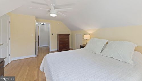 1712 Oakcrest Dr, Alexandria VA 22302-2336 exterior