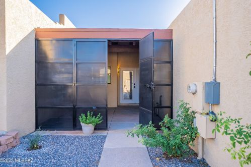 9814 1st St, Tucson AZ  85748-1950 exterior