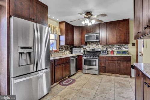 49 Cardinal Dr, Hanover, PA 17331-9787