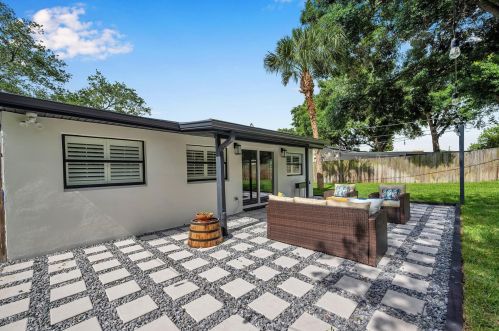 3912 Bay View Ave, Tampa FL  33611-1234 exterior