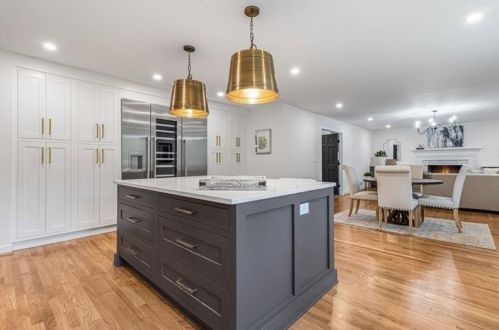 6160 Heards Creek Dr, Atlanta GA  30328-3635 exterior