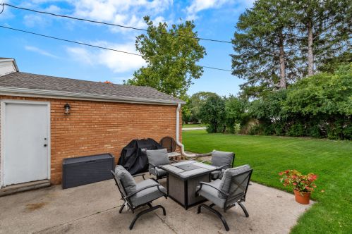 2415 Rochelle Ave, Milwaukee WI 53209-2624 exterior