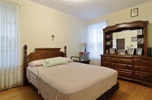 5418 Artesian Ave, Chicago IL 60625-2202 exterior