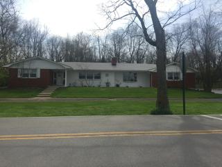 1350 Hume Rd, Lexington, KY 40516-9655