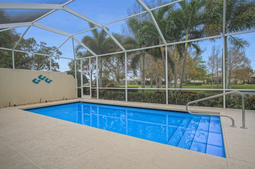 257 Bentley Cir, Fort Pierce FL  34986-2458 exterior