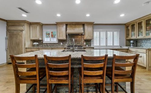 10526 Berry Knl Dr, Dallas TX 75230-4245 exterior