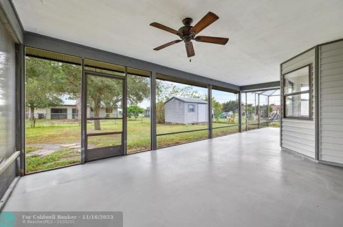 314 Thornhill Dr, Fort Pierce FL  34983-3701 exterior