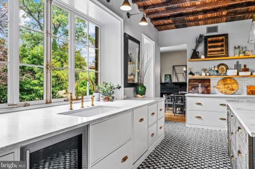 102 Chestnut Hill Ave, Philadelphia PA 19118-2715 exterior