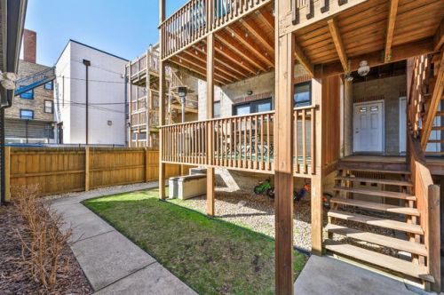 3621 Lakewood Ave, Chicago IL 60613-4841 exterior