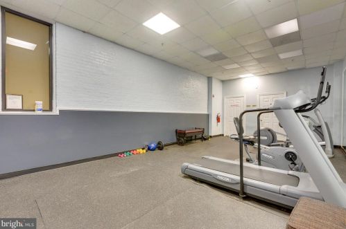 502 Bashford Ln, Alexandria VA 22314-1183 exterior