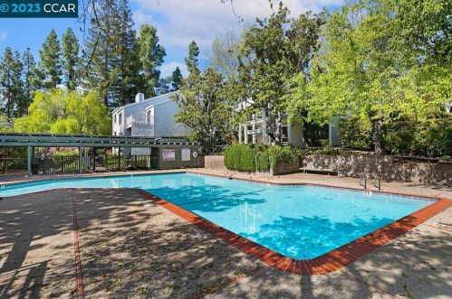 372 Camelback Rd, Concord CA  94523-1357 exterior