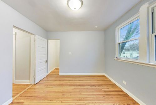 1832 Estes Ave, Chicago IL 60645-2904 exterior