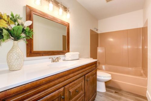 1314 Marina Cir, Davis CA 95616-2728 exterior