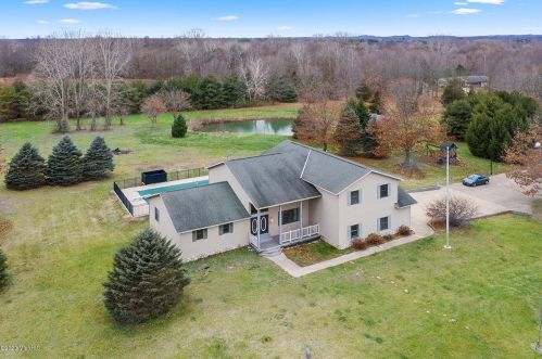 2730 60 St, Fennville MI 49408-9414 exterior