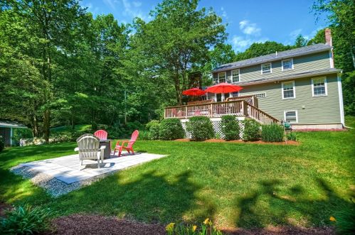 14 Laurel St, Concord NH 03301-3646 exterior